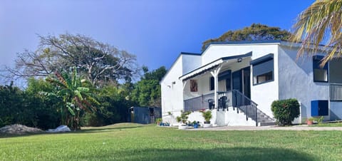 Property building, Spring, Day, Garden, Garden view
