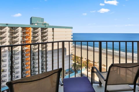 Day, Natural landscape, View (from property/room), Balcony/Terrace, Seating area, Beach, Sea view, sunbed
