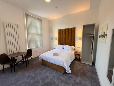 Photo of the whole room, Bedroom