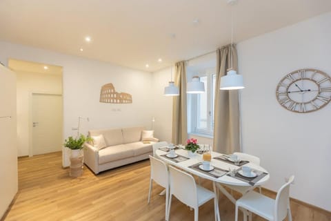 Bed, Living room, Photo of the whole room, Seating area, Dining area, Bedroom