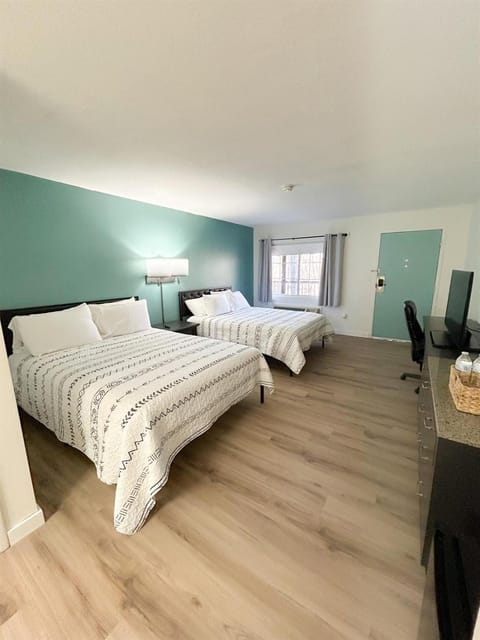 Boutique Studio with Jetted Tub Walk to Town Apartment in Eureka Springs