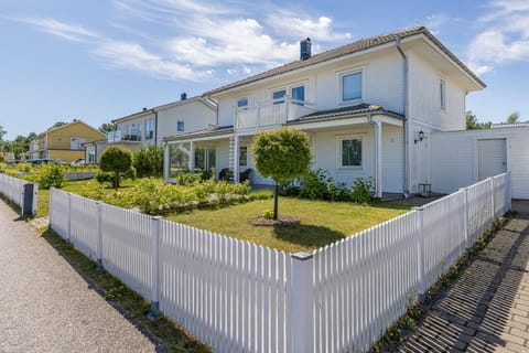Fristående hus med stor trädgård och pool Villa in Västervik