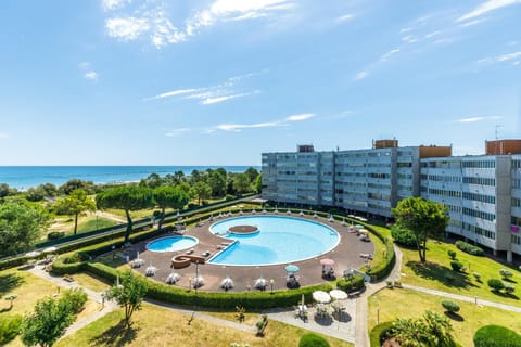 Property building, Nearby landmark, Spring, Day, Natural landscape, Beach, Evening entertainment, Pool view, Sea view, Swimming pool, Swimming pool, sunbed