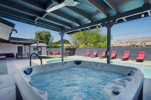 Casa Mesa - Private Paradise w Pool Putt & Games House in Mesa