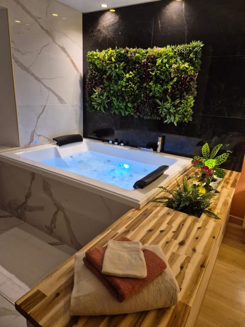 Hot Tub, Bath