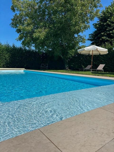 Garden view, Swimming pool, sunbed