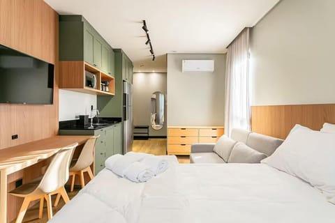 Bedroom, kitchen