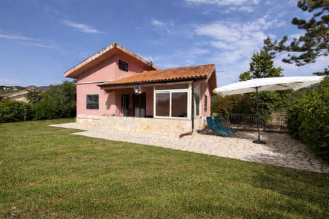 Property building, Day, Garden, Breakfast, sunbed