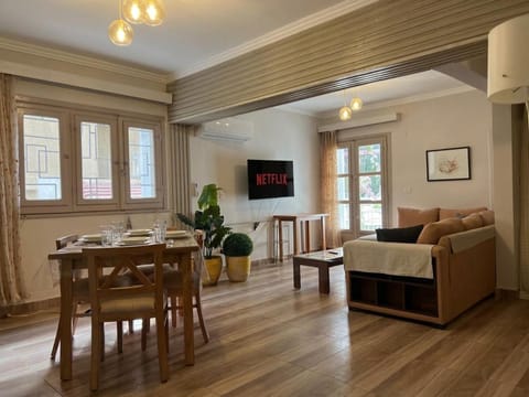 TV and multimedia, Seating area, Dining area