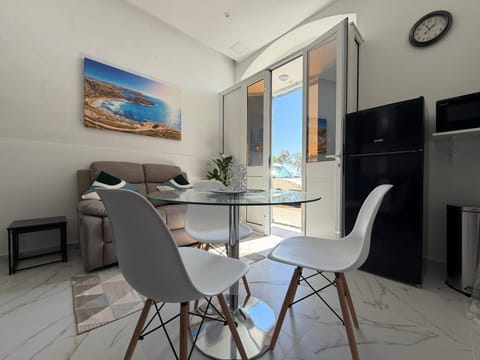 TV and multimedia, Living room, Dining area