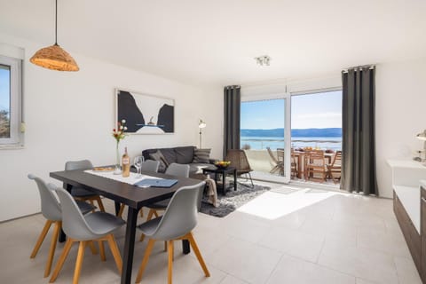 Natural landscape, TV and multimedia, Living room, Seating area, Dining area, Sea view