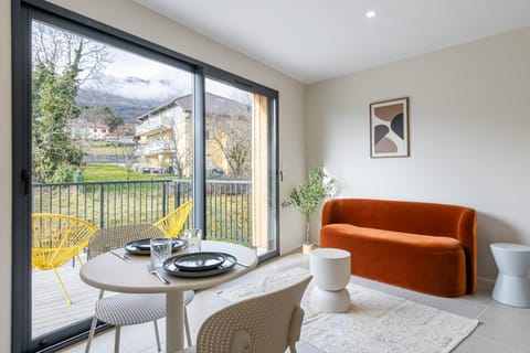 Natural landscape, View (from property/room), Dining area, Mountain view