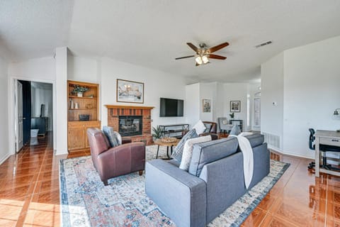 10 Mi to Fort Hood Family Home with Backyard House in Harker Heights