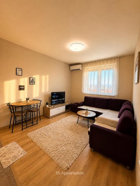 TV and multimedia, View (from property/room), Living room, Dining area, air conditioner