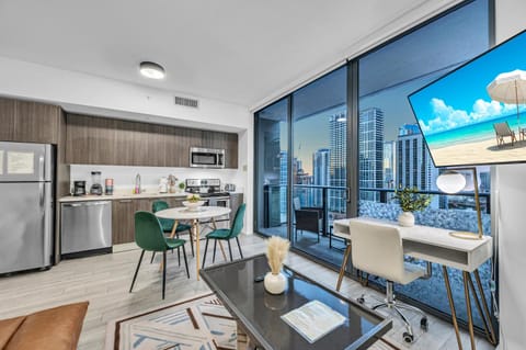 TV and multimedia, Kitchen or kitchenette, Dining area, oven