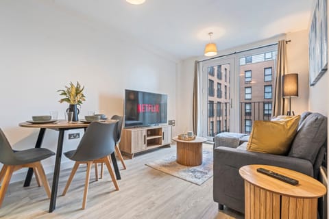 Communal lounge/ TV room, TV and multimedia, Living room, Seating area, Dining area, Evening entertainment