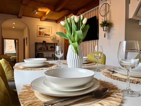 Living room, Dining area, Food