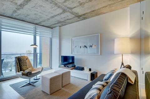 Day, Living room