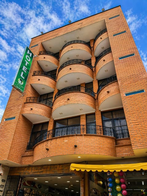 Property building, Facade/entrance, Off site, Day
