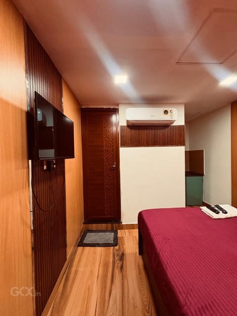 Bed, Photo of the whole room, Bedroom, air conditioner