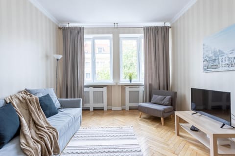 Property building, TV and multimedia, Living room, Seating area