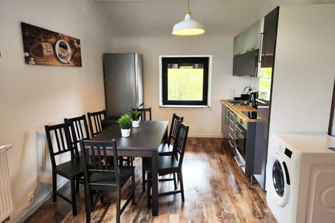 Kitchen or kitchenette, Seating area, Dining area