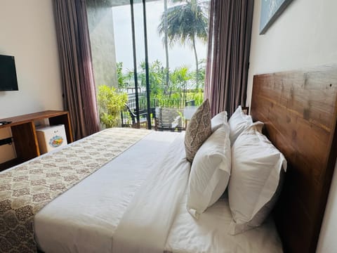 Bed, TV and multimedia, View (from property/room), Balcony/Terrace, Photo of the whole room, Bedroom