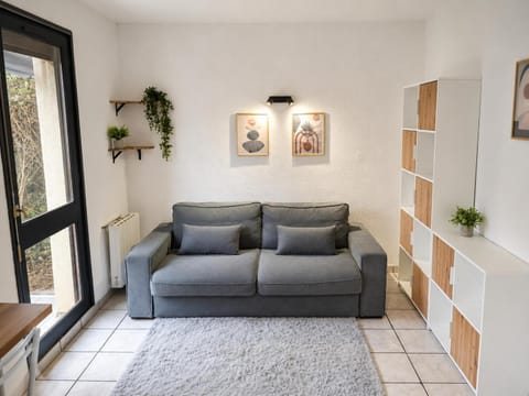 Bed, Living room, Seating area