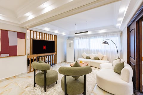 Communal lounge/ TV room, TV and multimedia, Living room, air conditioner