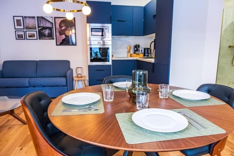 Seating area, Dining area