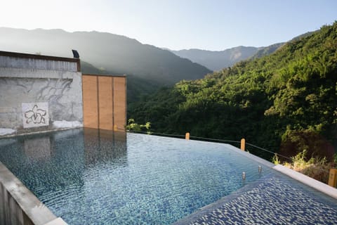 Mountain view, Swimming pool