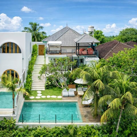 Property building, Swimming pool, Swimming pool, sunbed