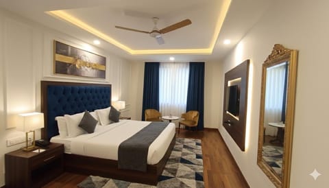 Bed, TV and multimedia, Photo of the whole room, Bedroom, fireplace, wardrobe
