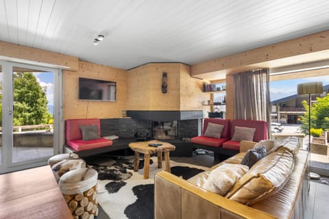 Communal lounge/ TV room, Living room