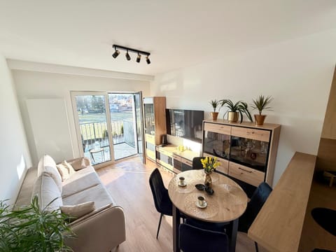 TV and multimedia, Living room, Seating area, Dining area