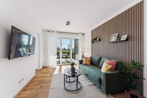 TV and multimedia, Balcony/Terrace, Living room, Seating area, Bedroom