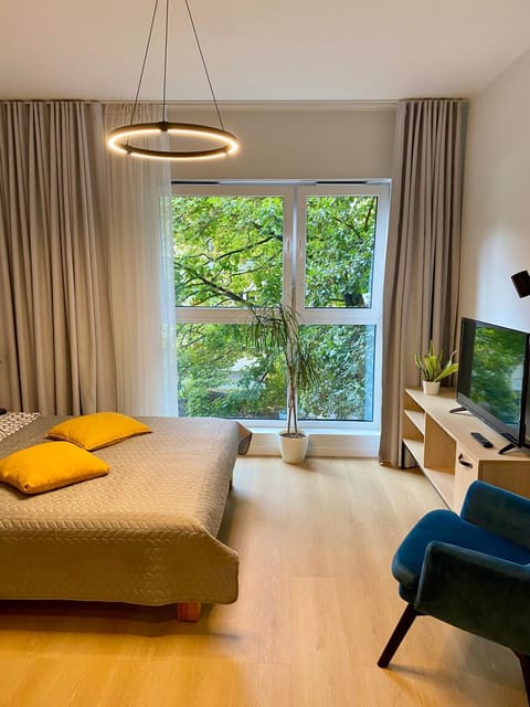 Bed, TV and multimedia, View (from property/room)