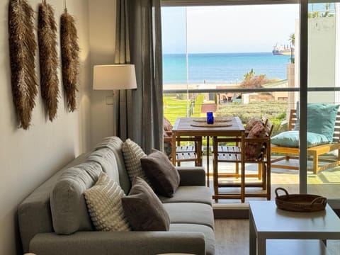 Balcony/Terrace, Living room, Seating area, Sea view
