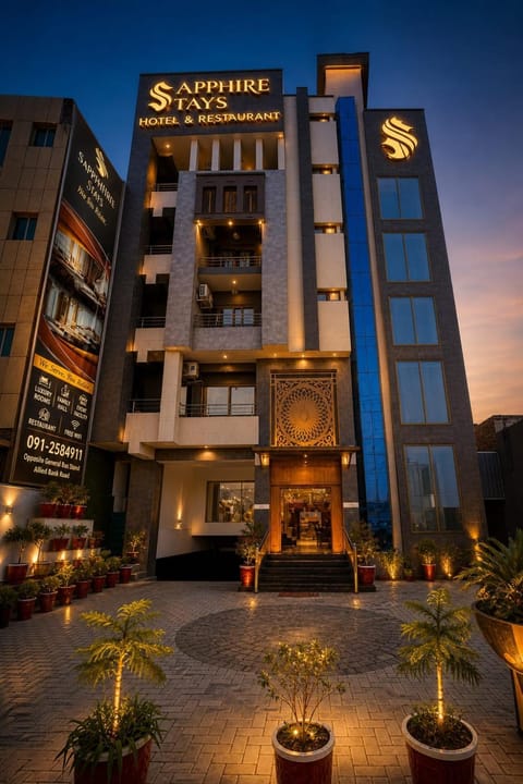 Property building, Restaurant/places to eat, Breakfast