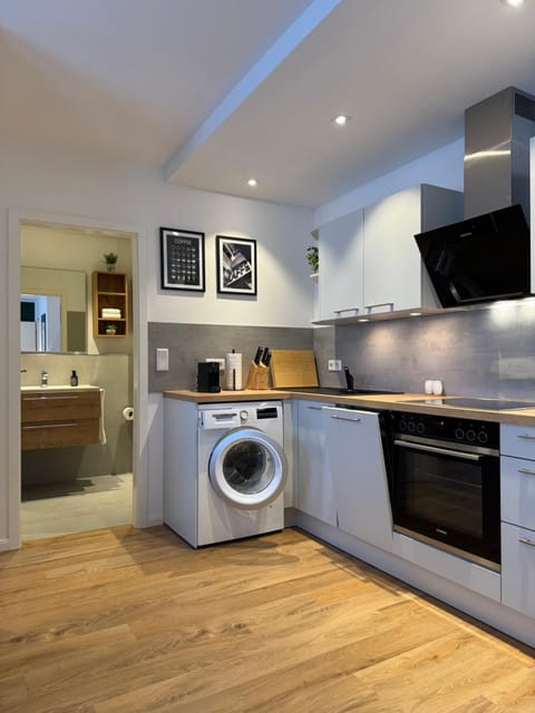 Kitchen or kitchenette, dishwasher, stove, washing machine