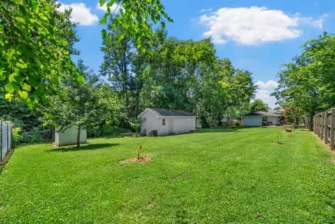 Spacious 3BR Home Near Downtown Hopkinsville House in Hopkinsville