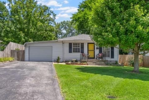 Spacious 3BR Home Near Downtown Hopkinsville House in Hopkinsville