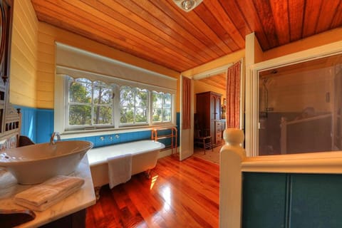Island View Spa Cottage House in Smithton