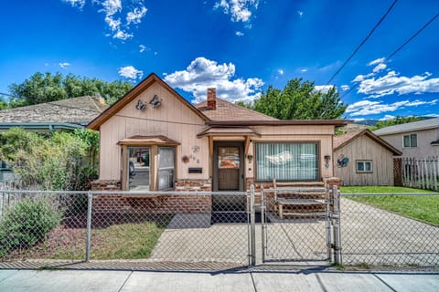 Dog Friendly Heart of the Rockies River Getaway! House in Salida