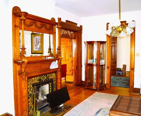 Historic Legg House Inn Walk to US Bank Stadium House in Minneapolis