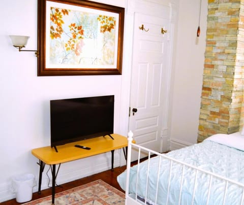 Historic Legg House Inn Walk to US Bank Stadium House in Minneapolis