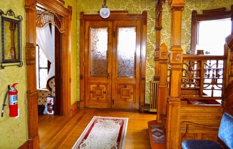 Historic Legg House Inn Walk to US Bank Stadium House in Minneapolis