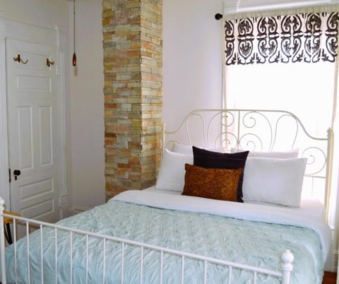 Historic Legg House Inn Walk to US Bank Stadium House in Minneapolis