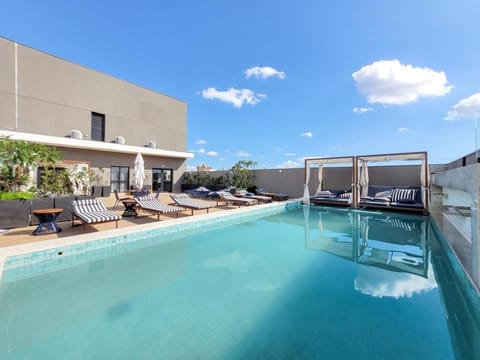 Swimming pool, Swimming pool