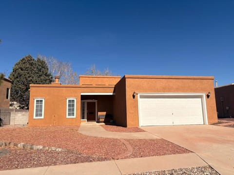 Desert Charm Retreat with Pool Table in NE Heights House in Albuquerque